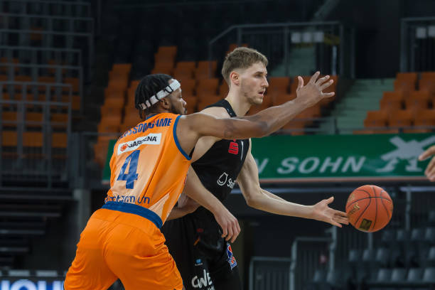 观众不仅见 观众不仅见